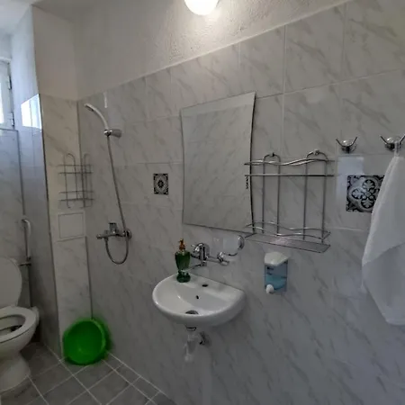 Rali Апартамент *